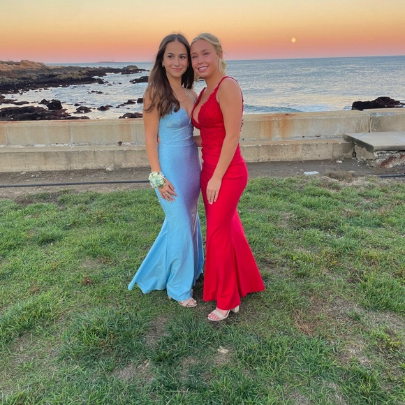 PROM DRESS BOUGHT FOR $300 selling for $175 - Picture 1 of 3